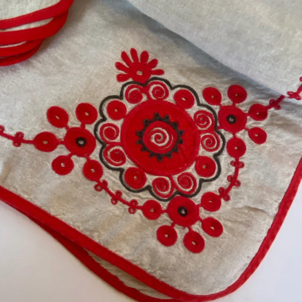 Hungarian Table Cloth 42x44 Napkin Set Oatmeal Folk Art‎ Boho Embroidered